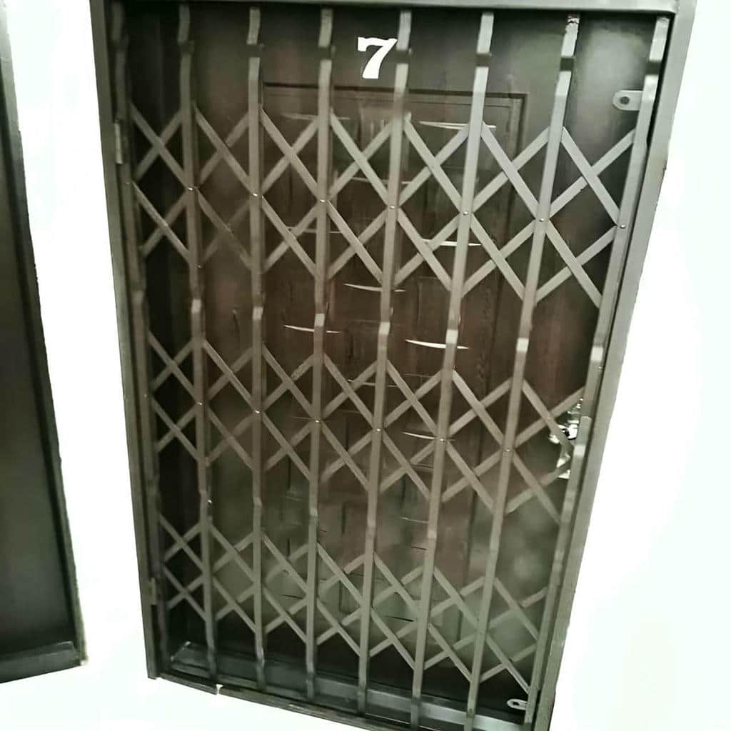 درب آکاردئونی آپارتمان مدرن