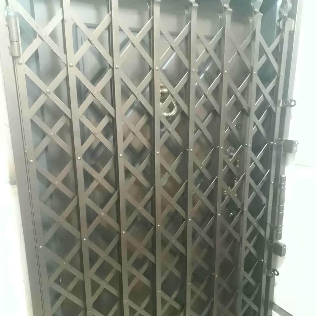 محافظ درب ساختمان مقاوم