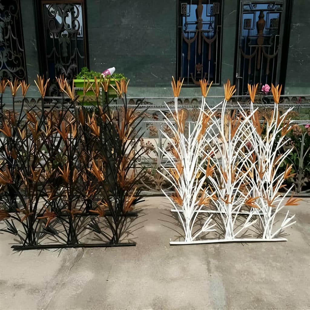 حفاظ لیلیوم روی دیوار