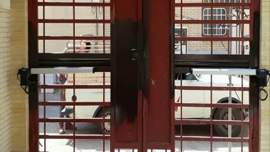 جک بازویی ساختمان مسکونی روی درب پارکینگ
