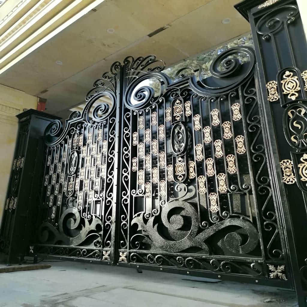 درب ورودی کلاسیک ساختمان