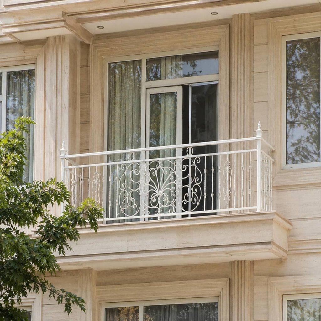 نرده فلزی هماهنگ محیط
