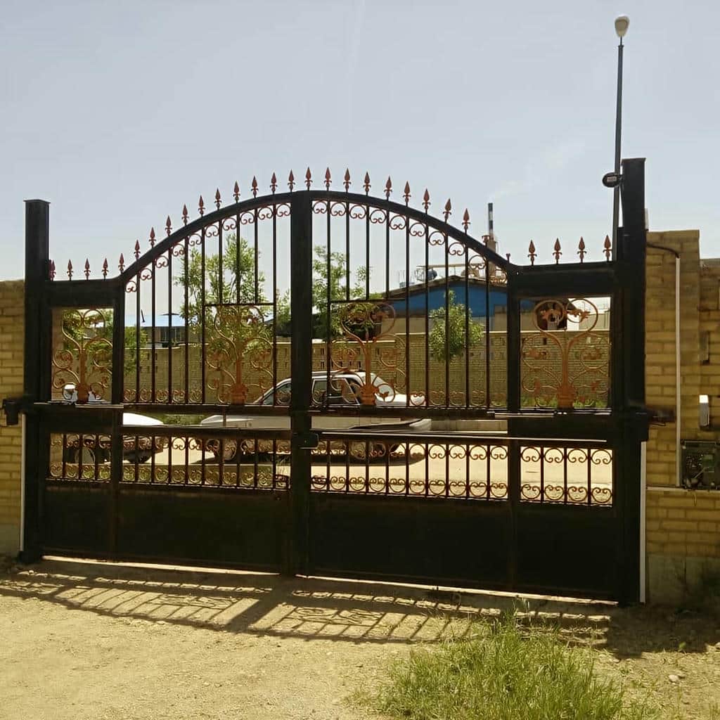 جک درب پارکینگ روی دروازه روباز استان خراسان شمالی