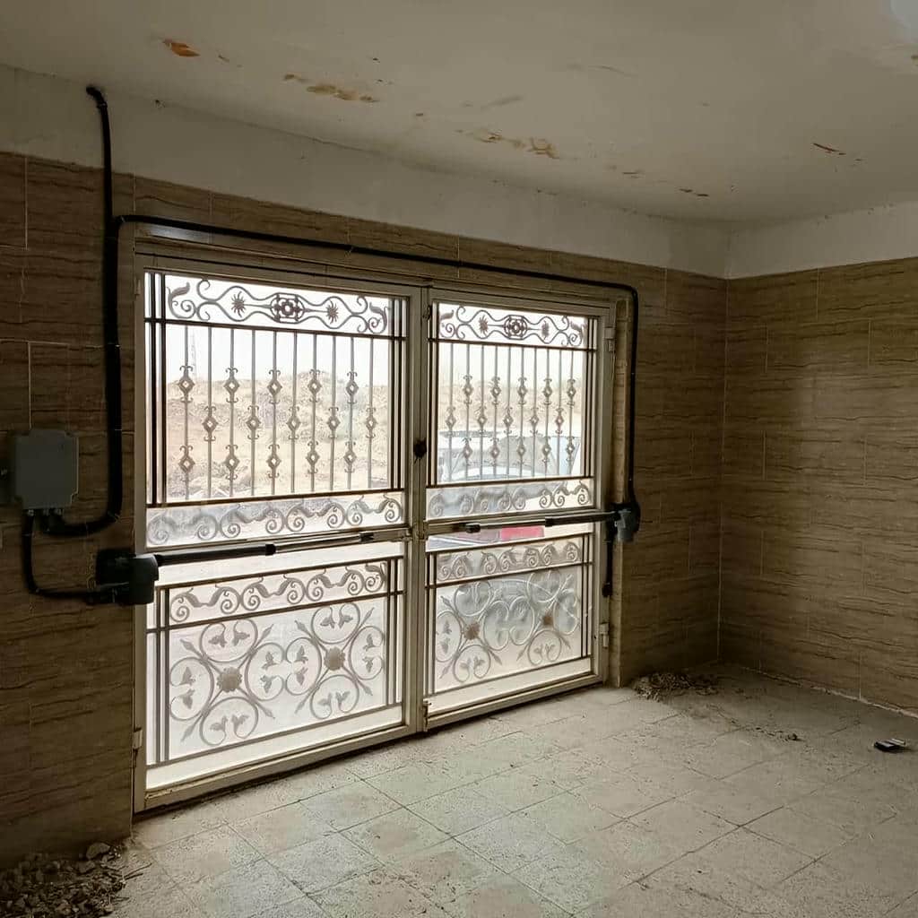 جک درب پارکینگ متصل به قاب سنگین دولنگه