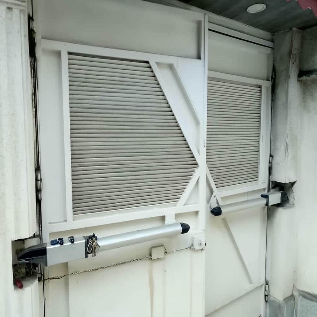جک درب پارکینگ کنار دروازه مجتمع استان زنجان