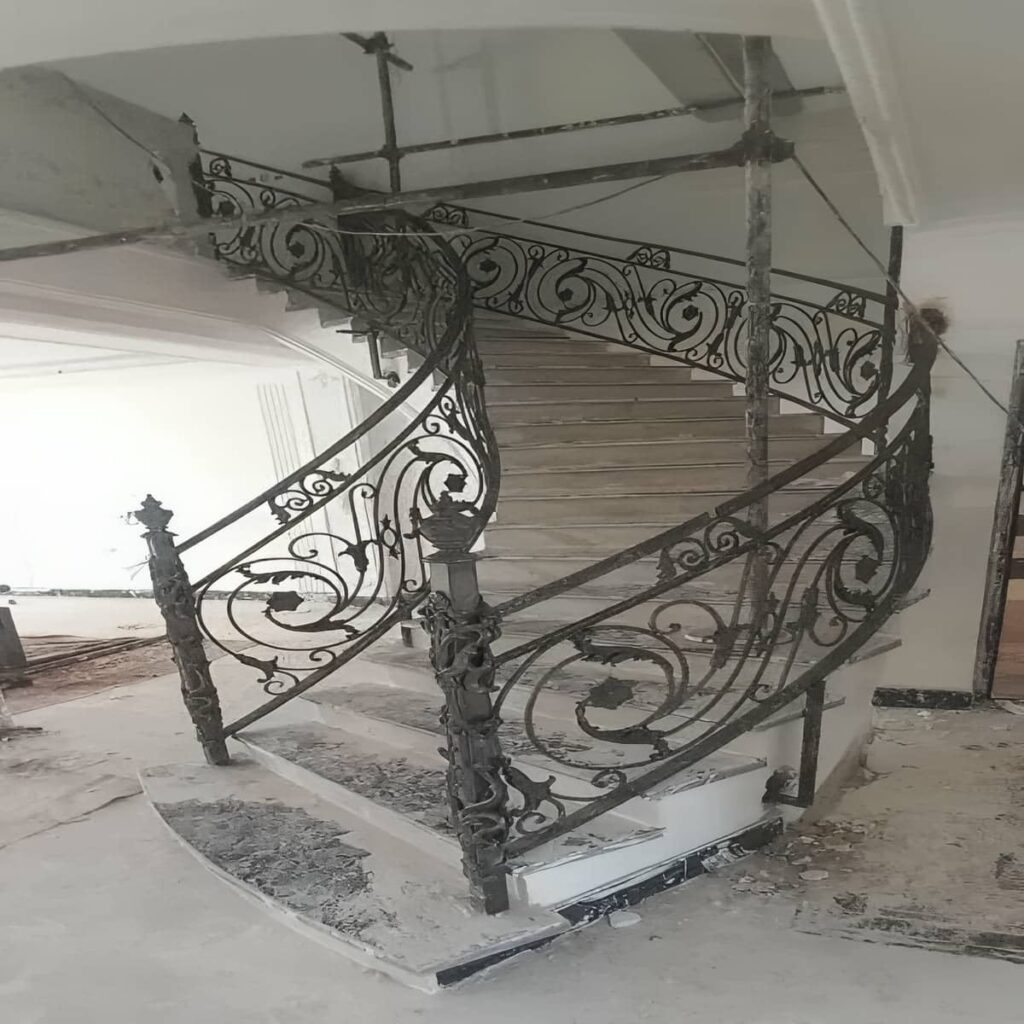 نرده راه پله آهنی مشکی در استان اصفهان