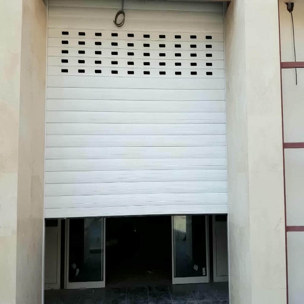 کرکره برقی خاکستری دهانه بزرگ انبار در کرمان