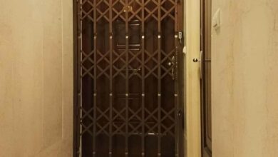 حفاظ درب آکاردئونی مشکی ورودی مجتمع در استان کرمانشاه